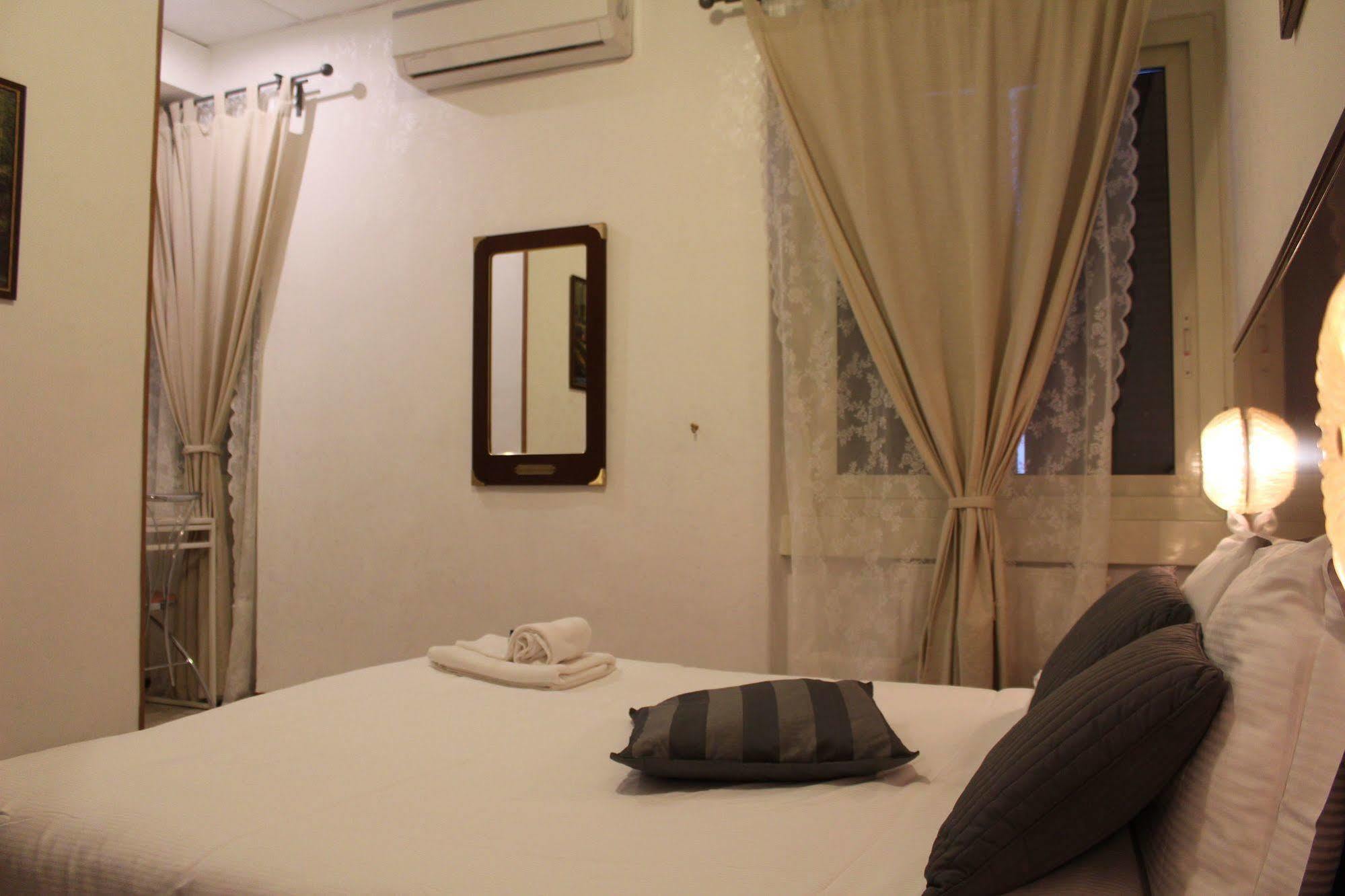 Galleria Frascati Rooms And Apartment Exterior foto